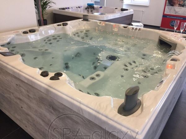 Spa бассейн Whirlcare K-Luxury Edition Champion (Германия), 236×236×92 см