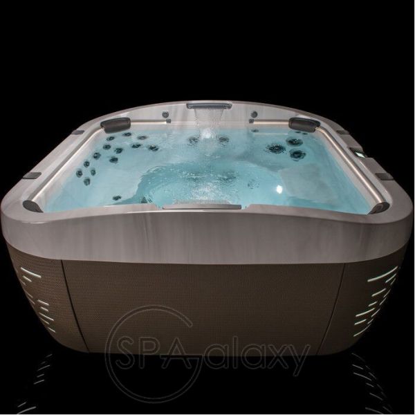 SPA бассейн JACUZZI Luxury J-585 (Италия), 231 х 231 х 92 cm