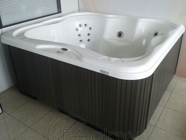 SPA бассейн JACUZZI M (Италия), 200 x 185 x 90 см