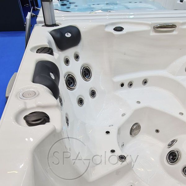 Spa бассейн Whirlcare C-Edition Emotion (Германия), 208×197×89 см