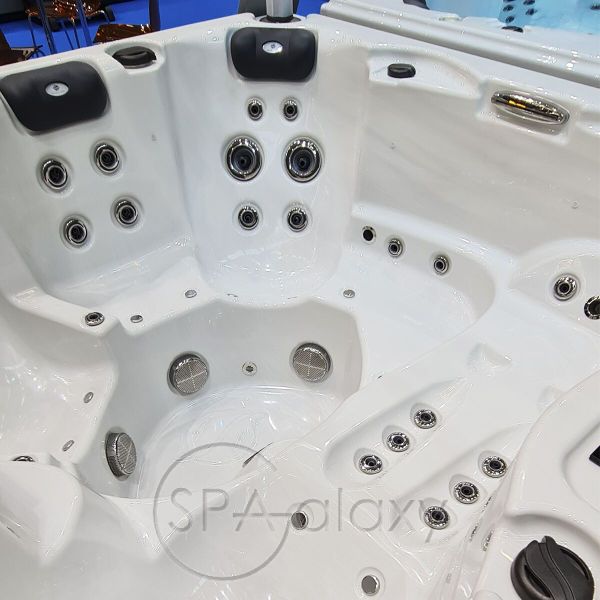 Spa бассейн Whirlcare C-Edition Emotion (Германия), 208×197×89 см