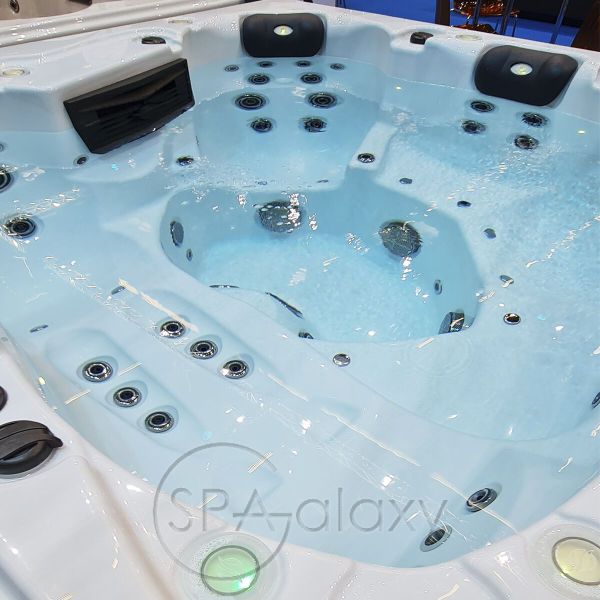 Spa бассейн Whirlcare C-Edition Emotion (Германия), 208×197×89 см