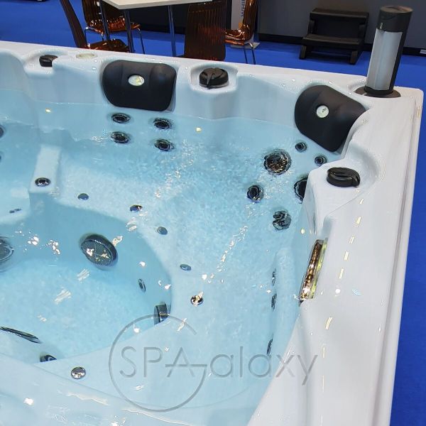 Spa бассейн Whirlcare C-Edition Emotion (Германия), 208×197×89 см