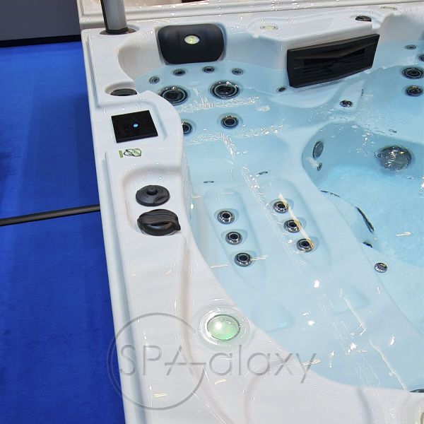 Spa бассейн Whirlcare C-Edition Emotion (Германия), 208×197×89 см