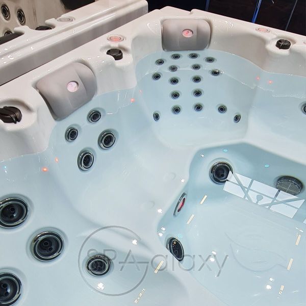 Spa бассейн Whirlcare E-Edition Regeneration (Германия), 222×222×92 см