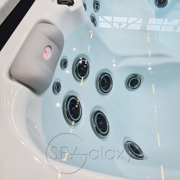 Spa бассейн Whirlcare E-Edition Regeneration (Германия), 222×222×92 см